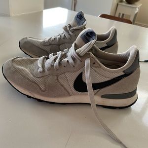 Nike Internationalist size 8 grey/taupe